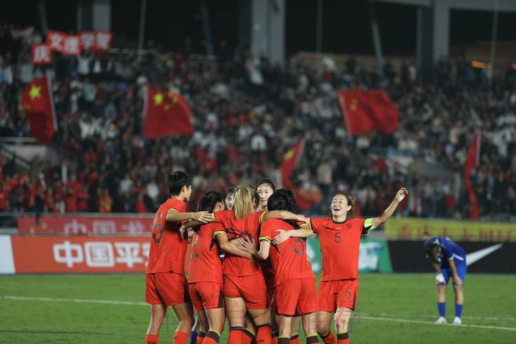 中国女足积蓄力量 力争2015世界杯重返前八 中国女足积蓄力量 力争2015世界杯重返前八